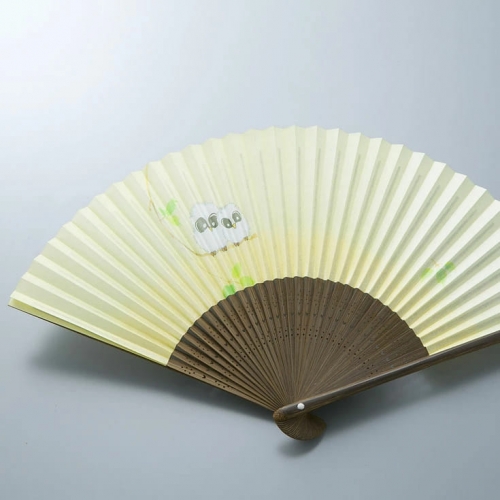 【L-571】鈴木扇子店 近江扇子 フクロウ黄地(唐木染骨) 6.5寸（約19.5cm）［高島屋選定品］ 1170523 - 滋賀県高島市