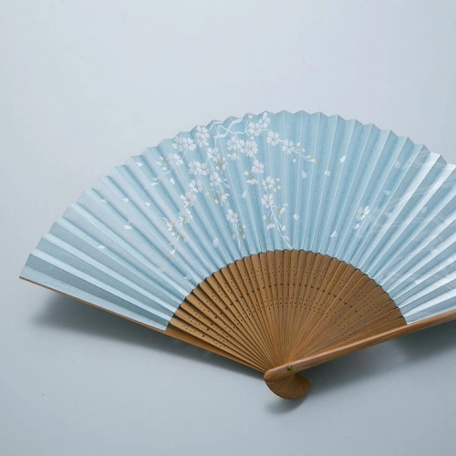 【L-577】鈴木扇子店 近江扇子 桜流水水色地(スス骨) 6.5寸(約19.5cm） ［高島屋選定品］ 1170618 - 滋賀県高島市