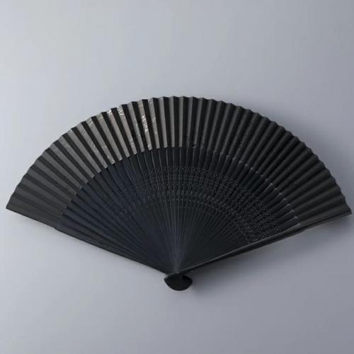 【L-578】鈴木扇子店 鳥獣戯画うるし画黒地（親黒染骨）7.5寸(約22.5cm) ［高島屋選定品］ 1170619 - 滋賀県高島市