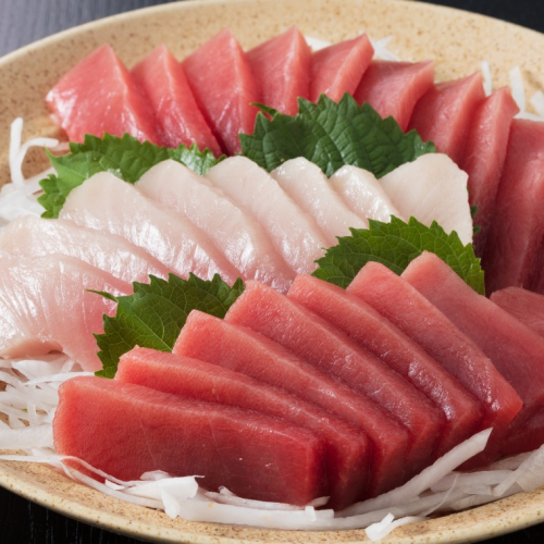 厳選 天然 マグロ ２種 セット【 メバチ 鮪 ビンチョウ 鮪 】６５０ｇ以上 （ まぐろ 食べ比べ めばちまぐろ びんちょうまぐろ 海鮮 丼 刺身 高知 室戸 ) 12527 - 高知県室戸市