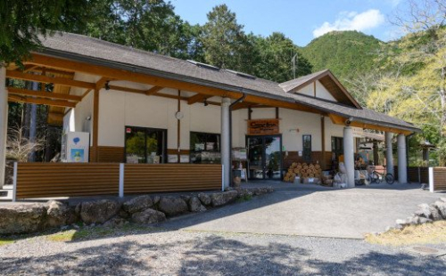 【AA29】とっておきのアウトドアフィールド「キャンプinn海山 宿泊割引券」 198693 - 三重県紀北町
