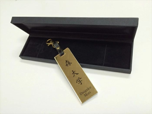〈オーダーメイド〉箱入りネームプレート アクリルミラーゴールド 【金色オリジナル プレゼント 名入り ゴルフ コンペ】 1992064 - 茨城県日立市