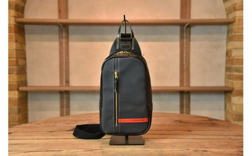 帆布と革のワンショルダーバッグ　近江牛レザー　地産帆布　アイアングレー【CC37U】 2080629 - 滋賀県近江八幡市