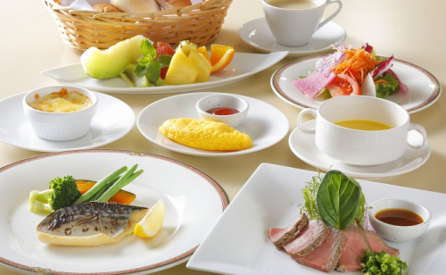 【プレミアムランクのご夕食】旬の厳選食材で贅沢なディナータイム《コースフィオーレ》お部屋タイプ 和室・和洋室 デラックスツイン ペア宿泊券 ホテル 旅行 温泉  60768 - 福井県おおい町