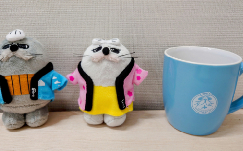 15-217 ゆるキャラ紋太・べつこグッズ(ぬいぐるみ小×2、マグカップ[ブルー］) 936980 - 北海道紋別市